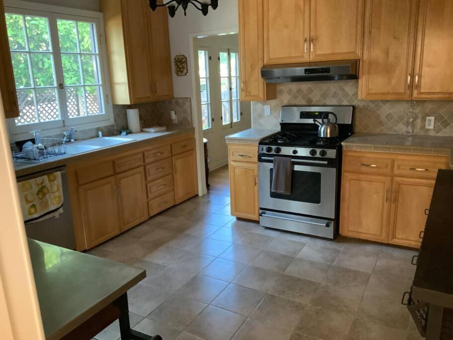 House, Walking Distance From Universal Studios ลอสแอนเจลิส ภายนอก รูปภาพ